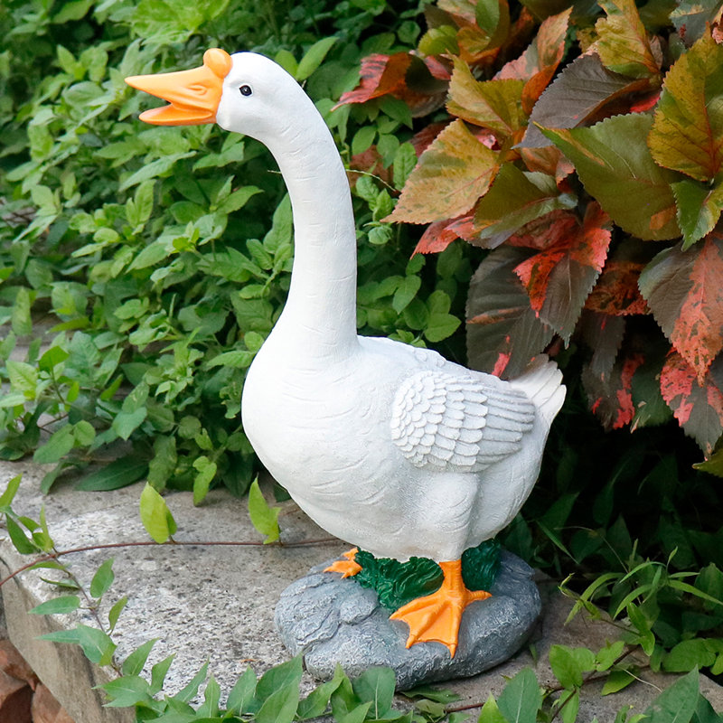 Statue de jardin d'oie blanche en résine de 48 cm (18,89 pouces), sculpture décorative extérieure sur socle en pierre pour terrasse, pelouse ou porche