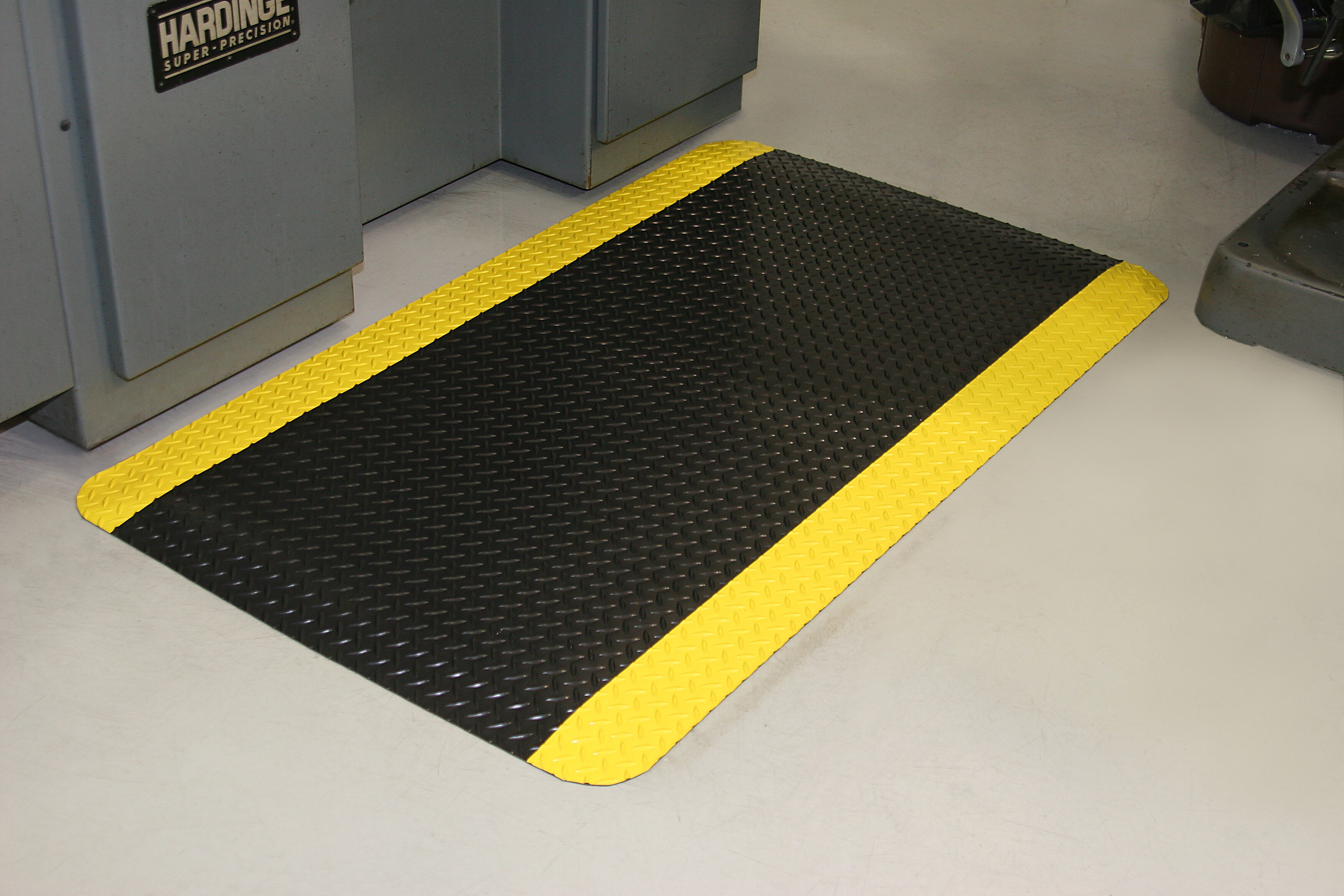 https://assets.wfcdn.com/im/10253843/compr-r85/8759/87597733/verrill-anti-fatigue-kitchen-mat.jpg