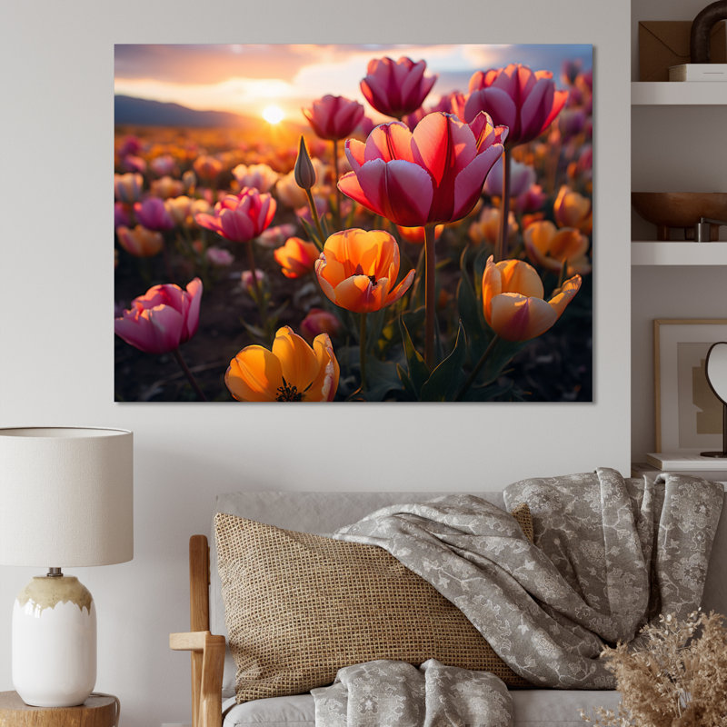 Tulipes «Fields of Color V», reproduction sur toile, Toile tendue, H 34 po x l 44 po x P 1,5 po