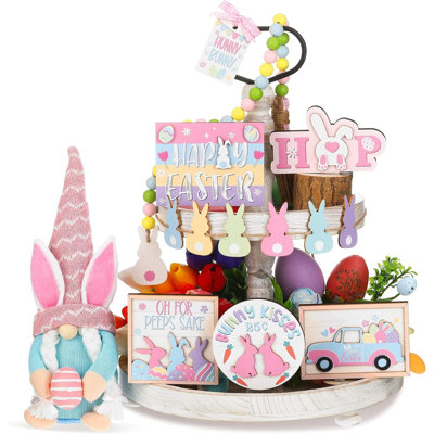 Décorations de plateau de Pâques à plusieurs niveaux comprenant des gnomes de Pâques, une poupée en peluche, une pièce maîtresse en bois, des signes de table, un motif de Pâques, un drapeau en bois, une décoration de printemps joyeux pour la cuis