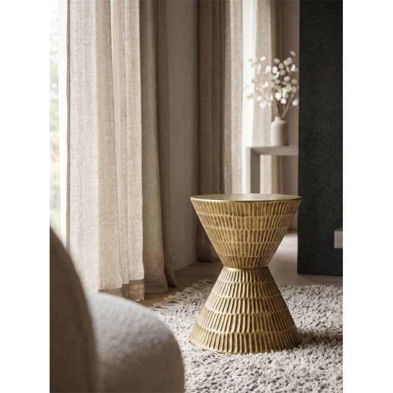 Table d'appoint en sablier antique antique avec texture martelée, durable et élégante pour les intérieurs modernes