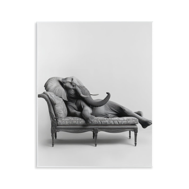 «Lounging Elephant on Chaise», art par Petal Prints Design