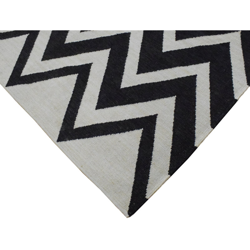Solley Chevron Indoor / Outdoor Rug, Rectangle 2' x 3'