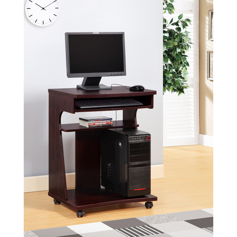 Chariot d'ordinateur portable avec une tablette coulissante et deux tablettes fixes