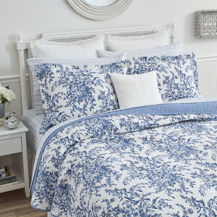 Laura Ashley King Size Quilt Set Cotton Reversible Bedding with Matching  Shams, Ideal for All Seasons & Pre-Washed for Added Softness, Breeze Blue