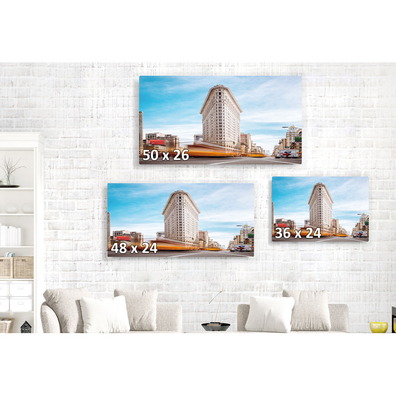 Flatiron Building, New York City, circulation, vue de la rue, H 26 po x l 50 po x P 1,5 po