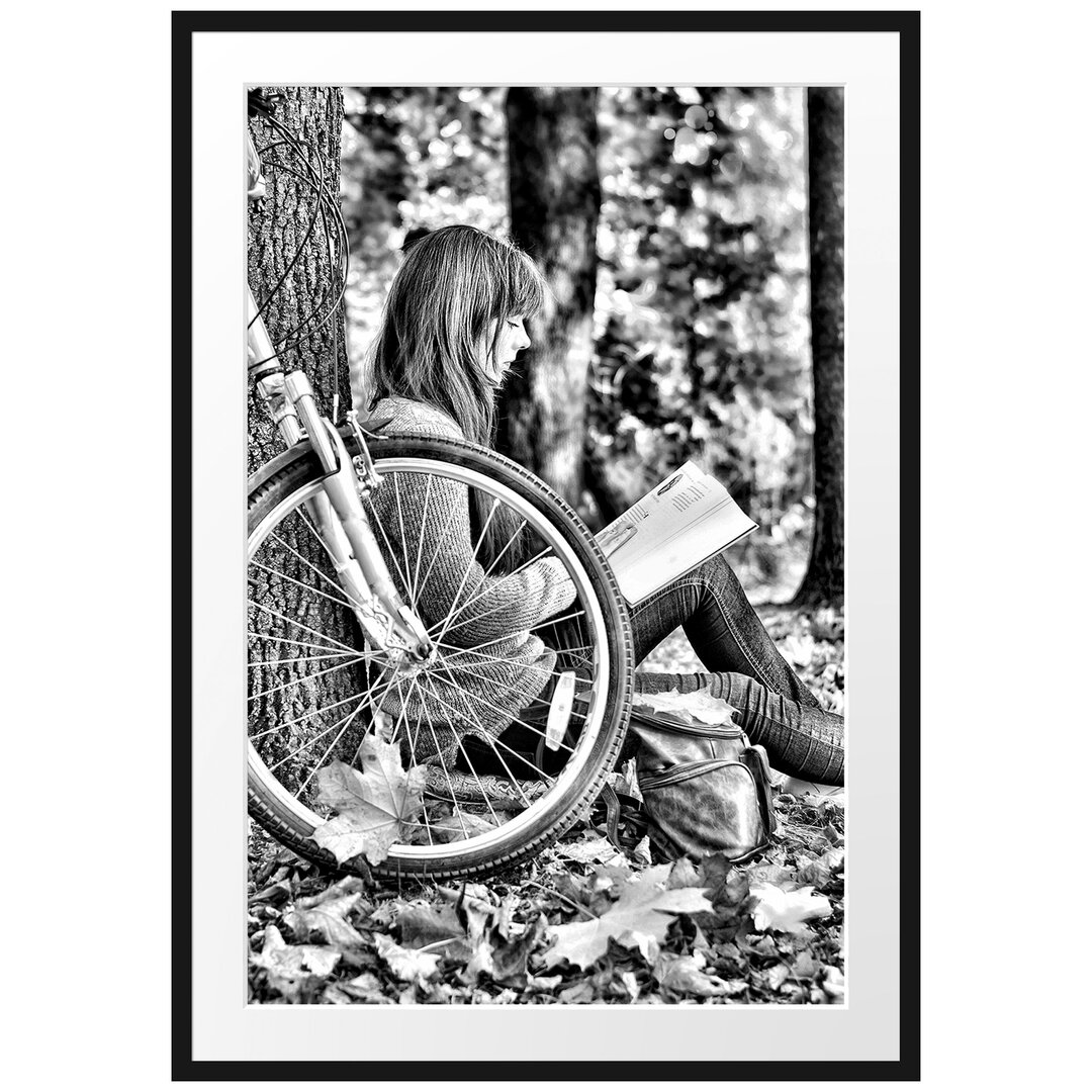 Gerahmtes Poster Teenager Girl with Bike