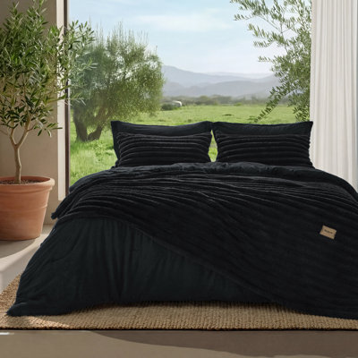 Bedsure Queen 2-in-1 Comforter Set with Detachable Fluffy Blanket – Black SnapTech Design Bed-in-a-bag, All-Season Bedding Set