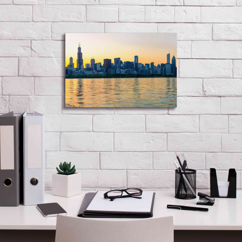 «Good Morning Chicago Crop» par Epic Portfolio - photographie sur toile tendue, H 12 po x l 18 po x P 0,75 po