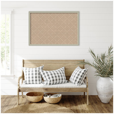 Tableau d'affichage décontracté en lin à motif treillis beige Kate and Laurel