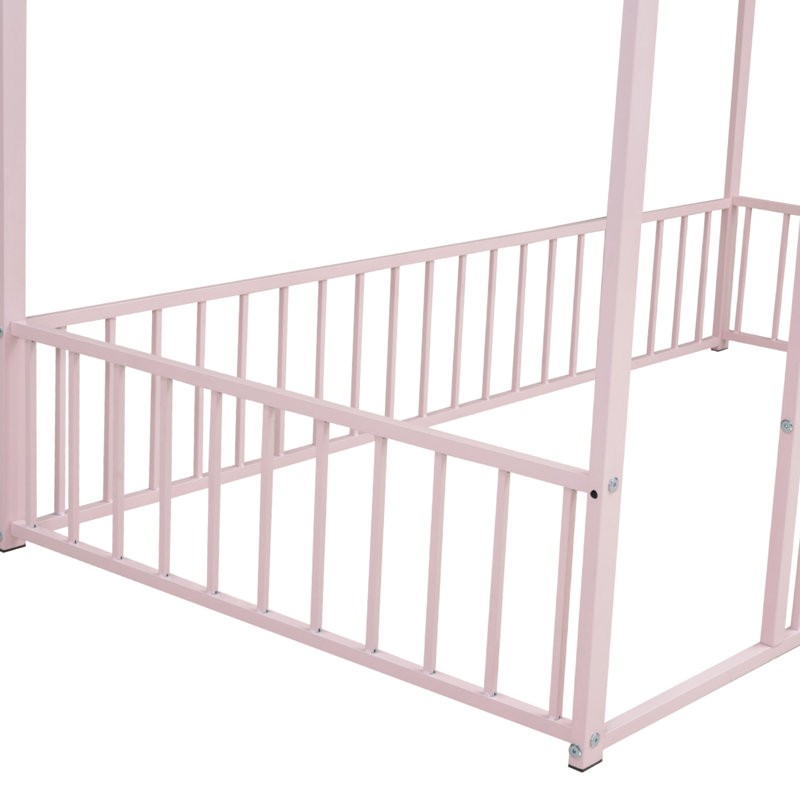 Lit simple en métal avec clôture - rose, idéal pour une aire de jeu clôturée rose pour des moments mémorables