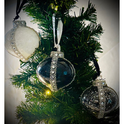Boîte de 3 ornements de la collection Midnight Diamond: blanc avec cristaux, noir avec cristaux, noir et blanc avec cristaux