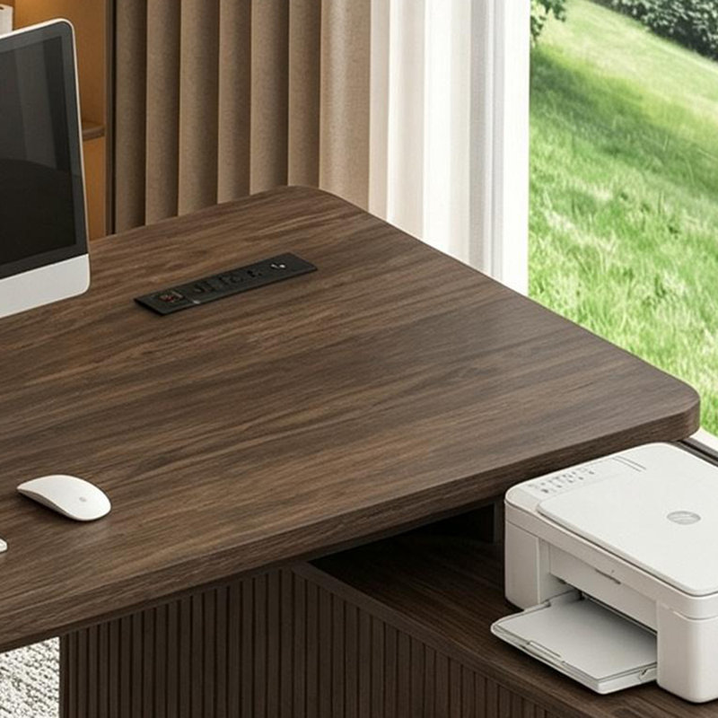 Bureau de direction en L de 63 po avec prises de courant et armoire de rangement, bureau cannelé pour bureau personnel, Brun