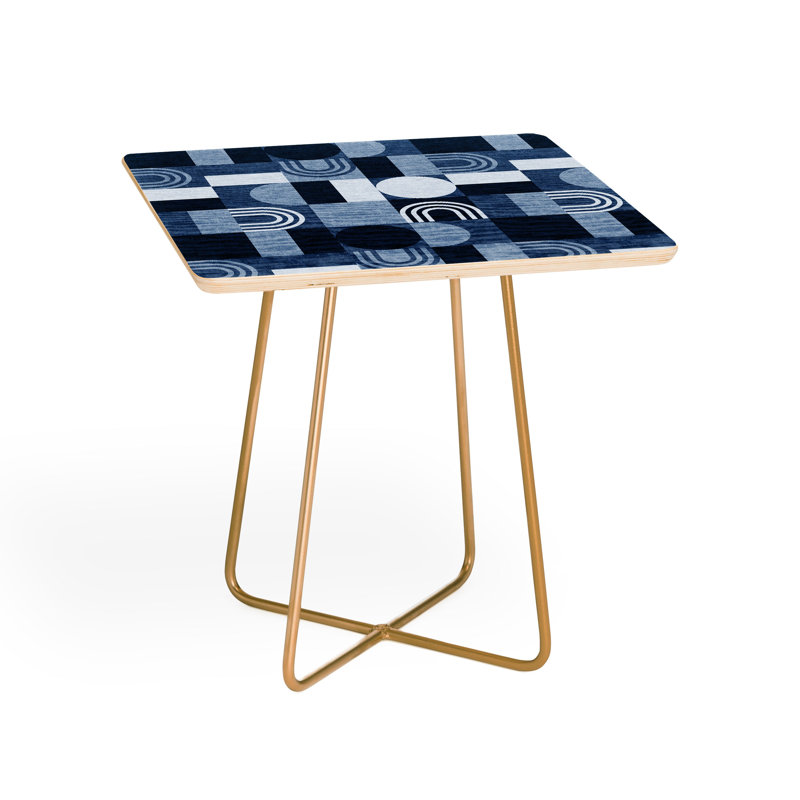 table de bout à pieds croisés
