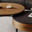 Table basse rétro aux couleurs contrastantes