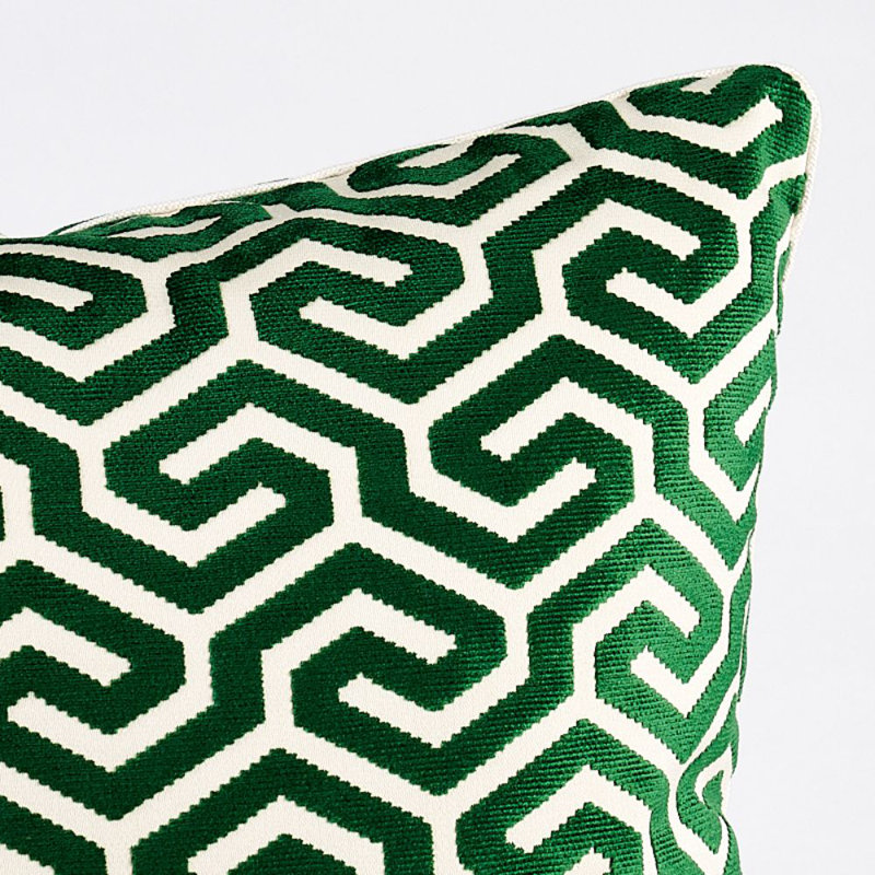 Oreiller en velours Ming Fret, 22 po x 22 po, Émeraude