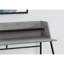 Bureau d'ordinateur de 48 pouces avec huche et tablettes ouvertes, plateau en stratifié gris froid et structure en métal noir, style contemporain moderne