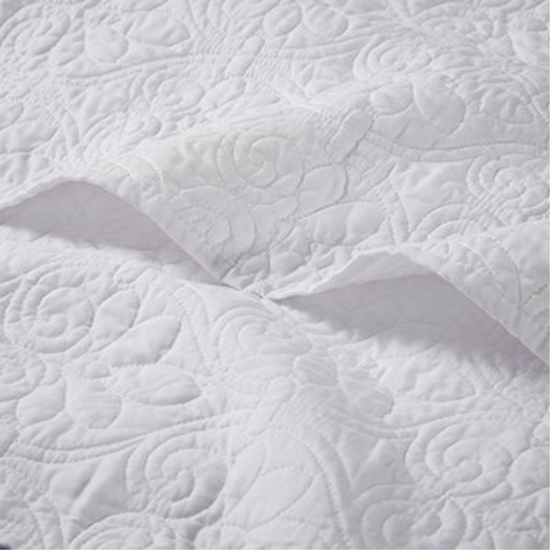 Reversible Quilt Set White, Full Quilt + 2 Additional Pieces