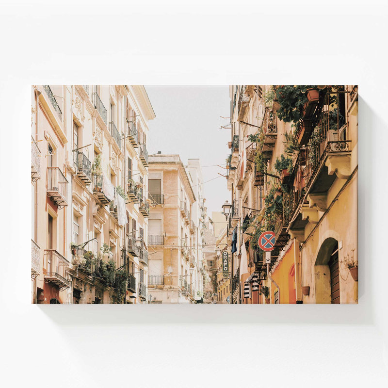 Alleyway Allure, reproduction sur toile, Toile tendue, H 40 po x l 60 po x P 1,25 po, 3