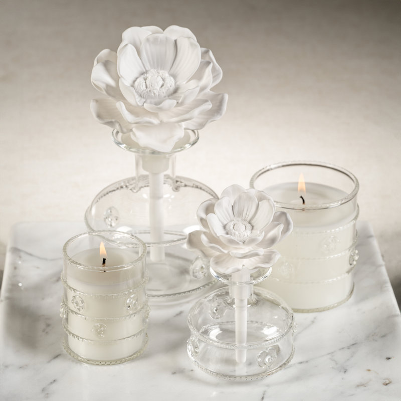 Grand Casablanca White Porcelain Flower Diffuser with Clear Glass Base