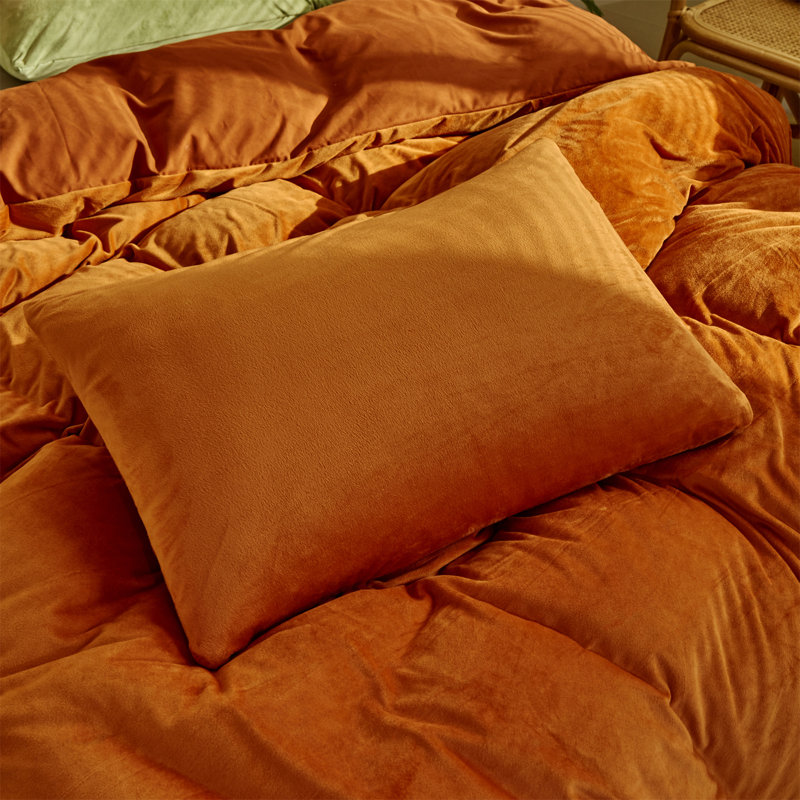 Wellboo 2 Pieces Pillowcases Standard Envelope Closure Pillowshams Pack of 2, Burnt Orange Velvet, 20inX26in
