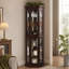 Vitrine d'angle en verre avec étagères ajustables et ornements sculptés pour un rangement élégant à la maison-633746030