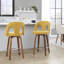 Tabouret de comptoir à hauteur fixe avec pivot en bois de noyer et tissu jaune avec repose-pieds rond en métal chromé - ensemble de 2