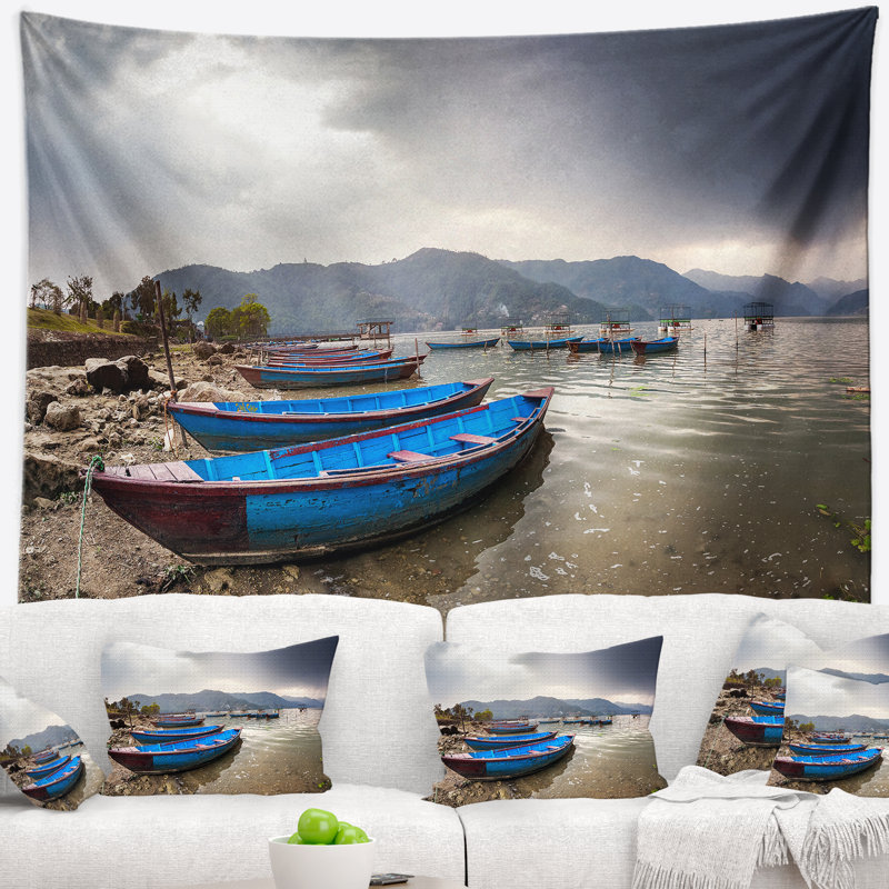 Tapisserie sur les bateaux bleus dans le lac Pokhara, H 32 po x l 39 po