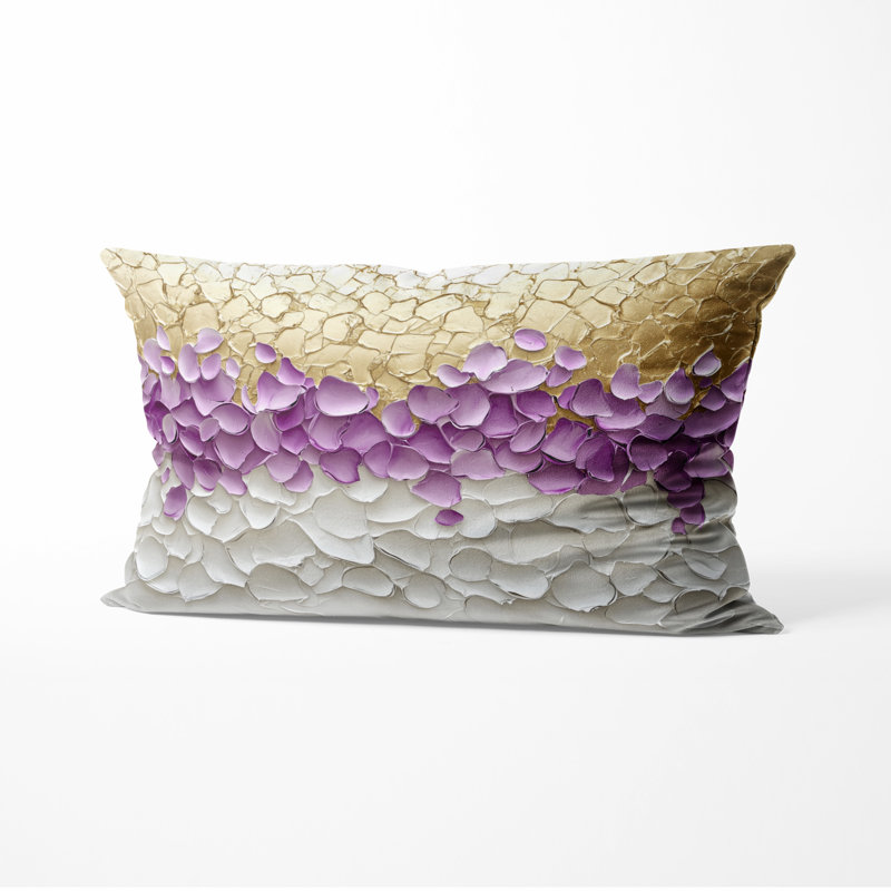 Coussin décoratif à motif abstrait lavande et pétales dorés dans le vent, H 12 po x l 20 po