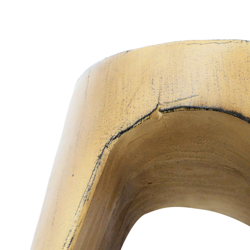 Table d'appoint creuse avec texture semblable au bois et ton naturel, forme ronde unique pour différents espaces, 14,5 x 16,42 pouces, prête à servir vos exigences teintées d'apparence, structure distinctive
