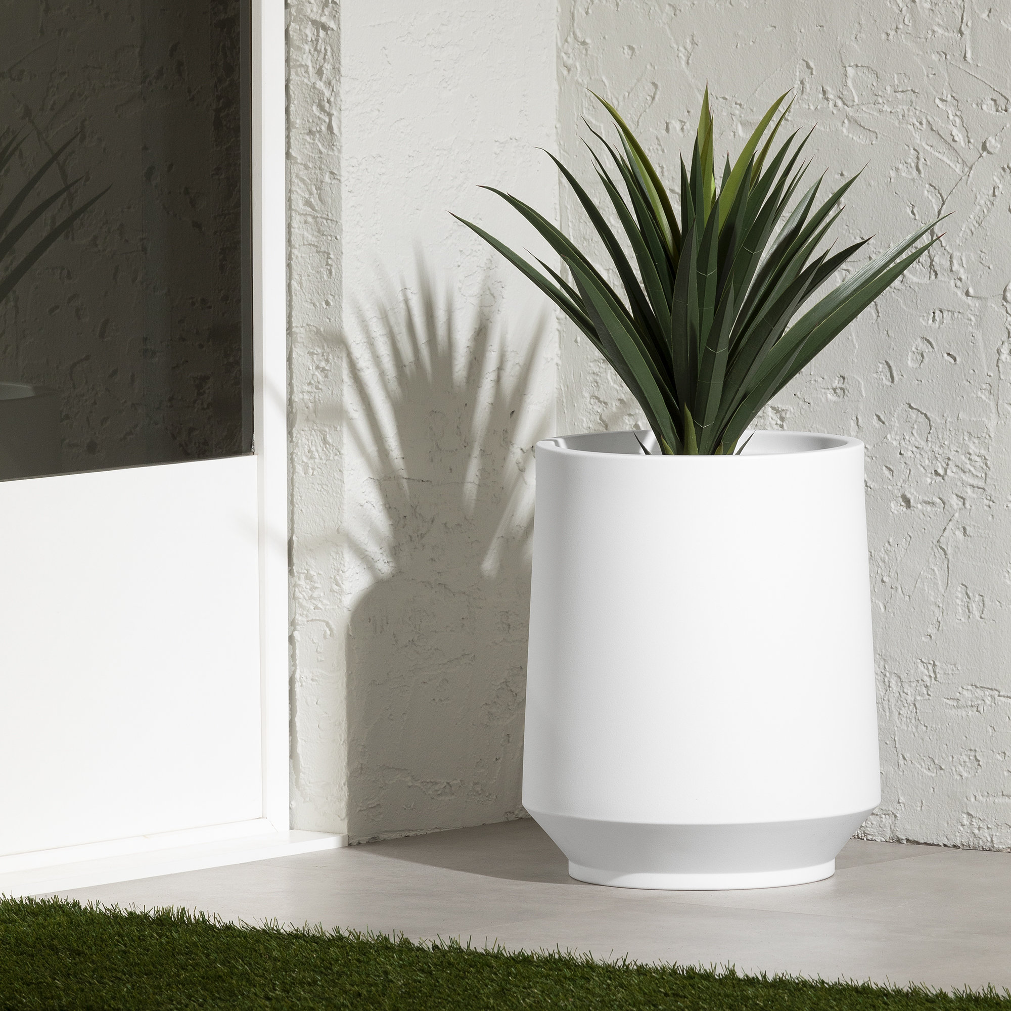 Dalya Pot Planter, White, 19.5" H x 16.25" W x 16.25" D