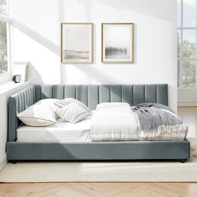 Lit de jour double rembourré en velours avec une construction et un siège confortable pour le lit de la taille du salon, zone en velours beige
