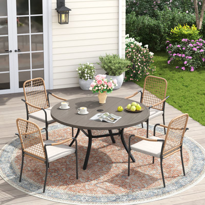 Ensemble repas pour 4 personnes avec table ronde et chaises rembourrées empilables en rotin