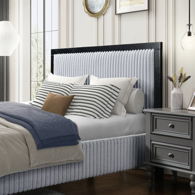 Très grand lit avec tête de lit moelleuse, structure rembourrée noire et grise, bois massif pour la performance, lattes anti-bruit, lit plateforme facile à installer dans la chambre à coucher, finition, lattes silencieuses en caoutchouc silencieuses