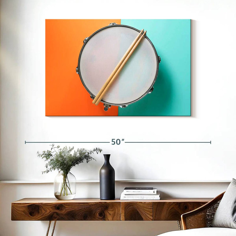 Tambour et bâtons sur la table, H 26 po x l 39 po