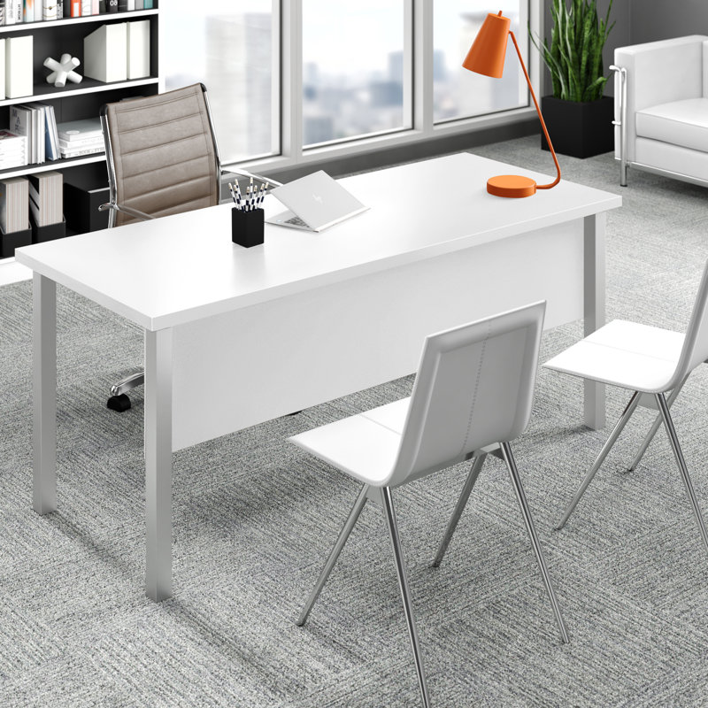 Bureau de 72 po de largeur avec pieds carrés en métal Idael, Blanc