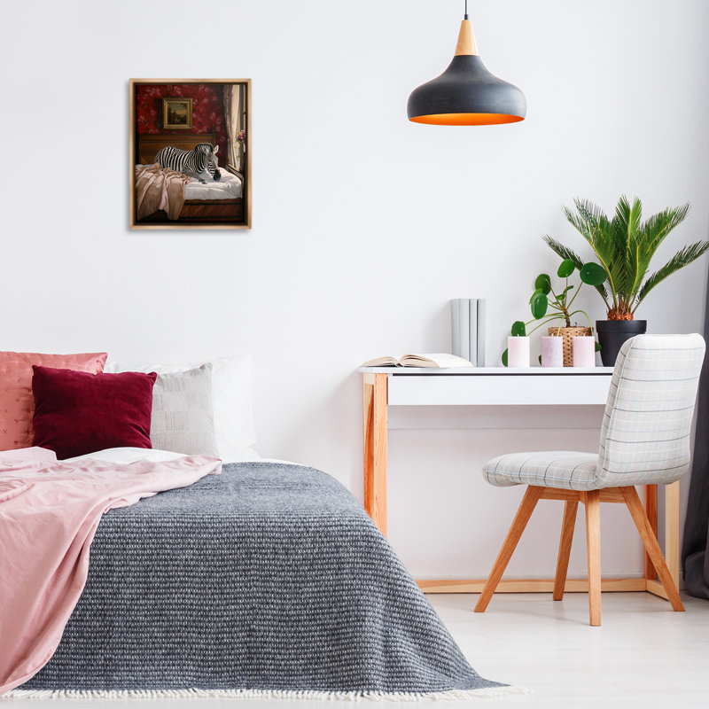 «Zebra on Regal Bed», art mural encadré sur toile flottante par Ziwei Li, Cadre flottant orme Montalcino, H 21 po x l 17 po