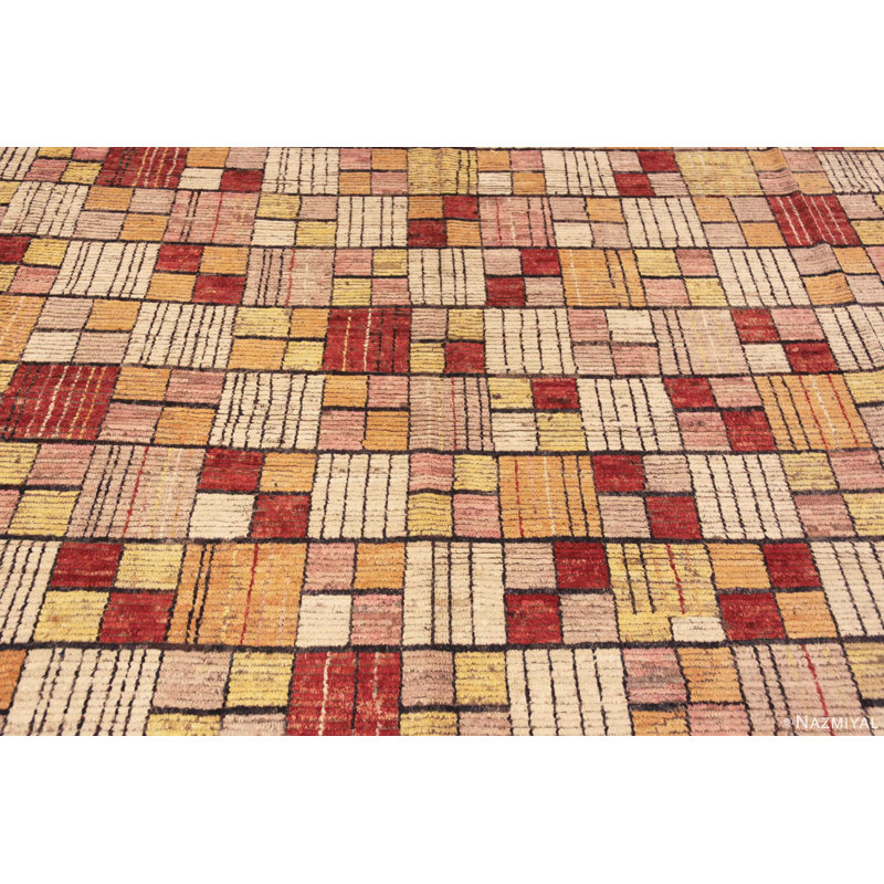 Tapis moderne géométrique aux couleurs chaudes unique en son genre