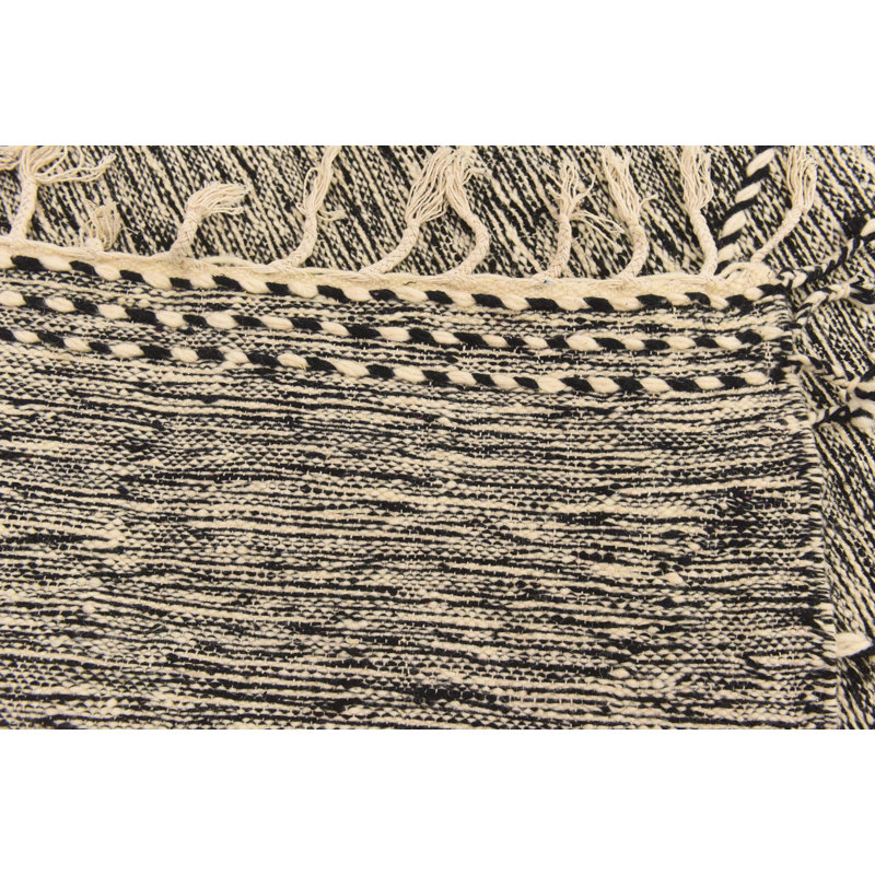 Tapis noir et blanc Mosser