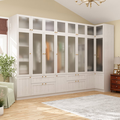 Ensemble de garde-robe moderne Cheadle avec 3 armoires différentes et 4 armoires supérieures