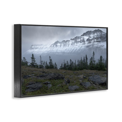 «First Snow Mountains», estampe numérique encadrée par Hunter Page