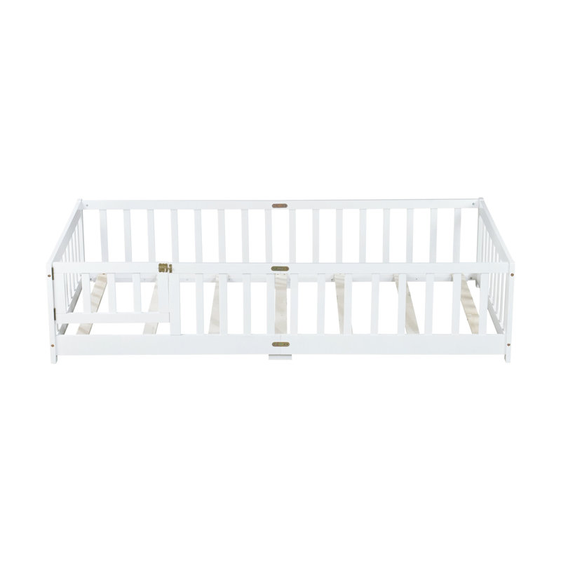 Lit simple au sol avec clôture et porte, lit en bois d'hévéa avec garde-corps de sécurité, blanc