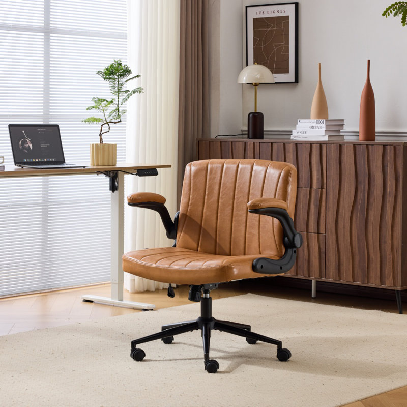 Chaise pivotante en cuir huilé avec accoudoirs rabattables, Brun