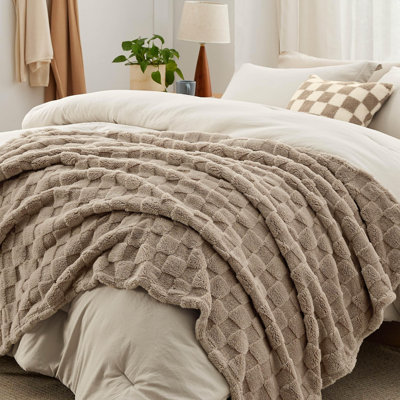 Bedsure Boho Comforter Set With Plaid Throw Blanket And Decorative Pillow
