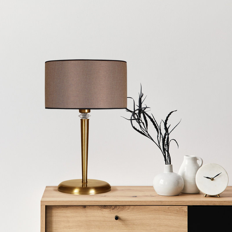 Élégante lampe de table en métal de 21,7 po de hauteur, beige et noire avec finition bronze | Diamètre de l'abat-jour 11,8 po, hauteur de l'abat-jour 7,9 po | Douille E27, 40 W maximum | Revêtement stylé élégant, parfait pour le décor du salon et de la chambre à coucher