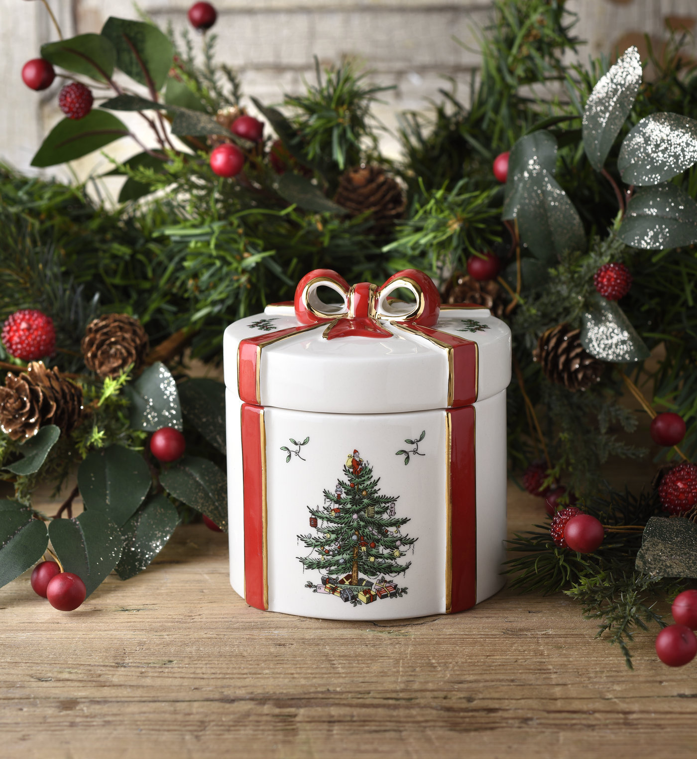 Christmas Tree Lidded Gift Box Present, 5.25" H x 5" W x 4.5" D, Red