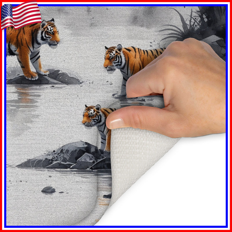Tapis de bain Tigers In Jungle Stream, L 34 po x L 21 po