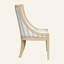 Chaise rembourrée avec garniture cloutée