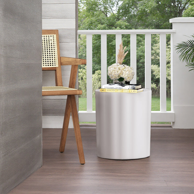 Table d'extérieur en béton léger