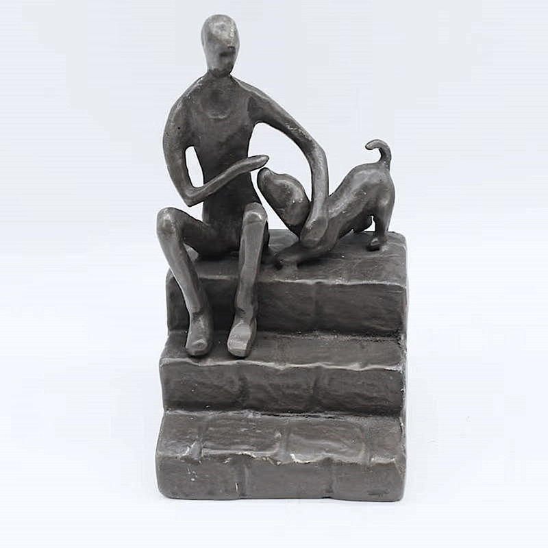 Figurine Dibiase homme caressant un chiot